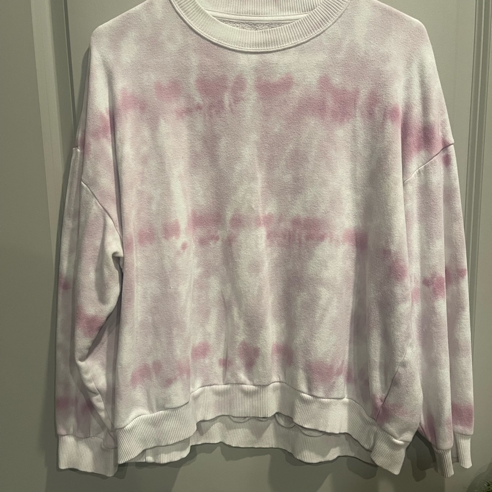 American Eagle Soft Pink and White Sweatshirt